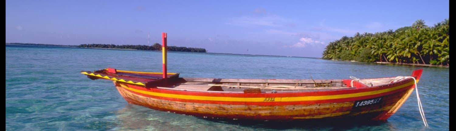 Un bateau de bois traditionnel pris par OK Maldives